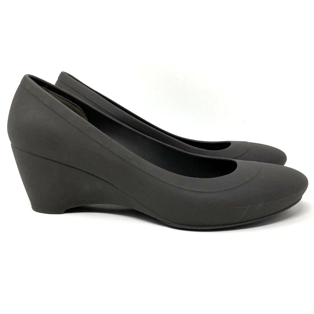 Crocs Lina Wedge Pumps Womens 8 Taupe Slip On Heels Comfort Career Shoes NWOT